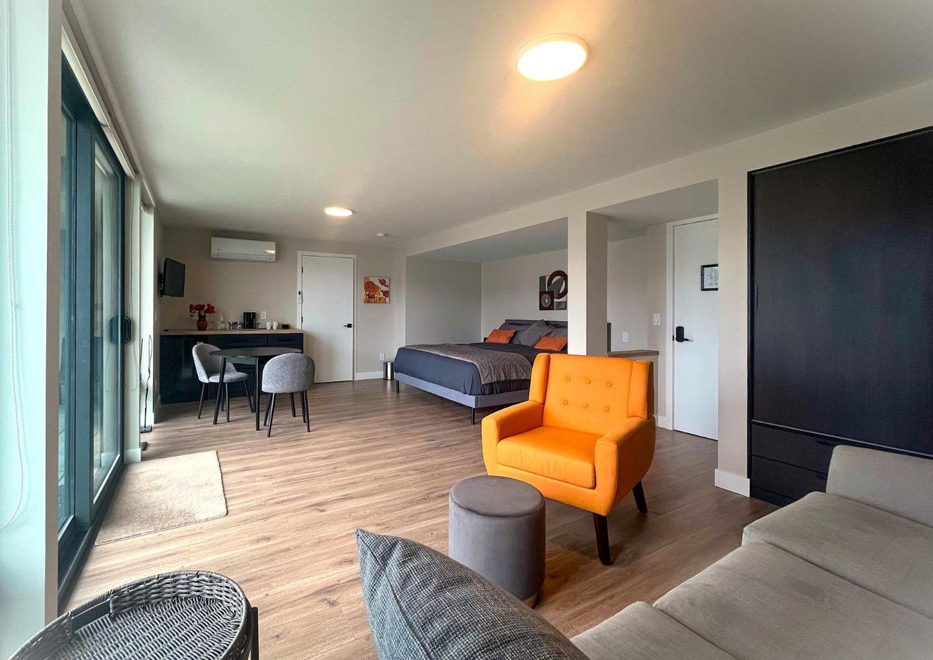 Kelowfornia Lakeview Retreat 킬로나 외부 사진
