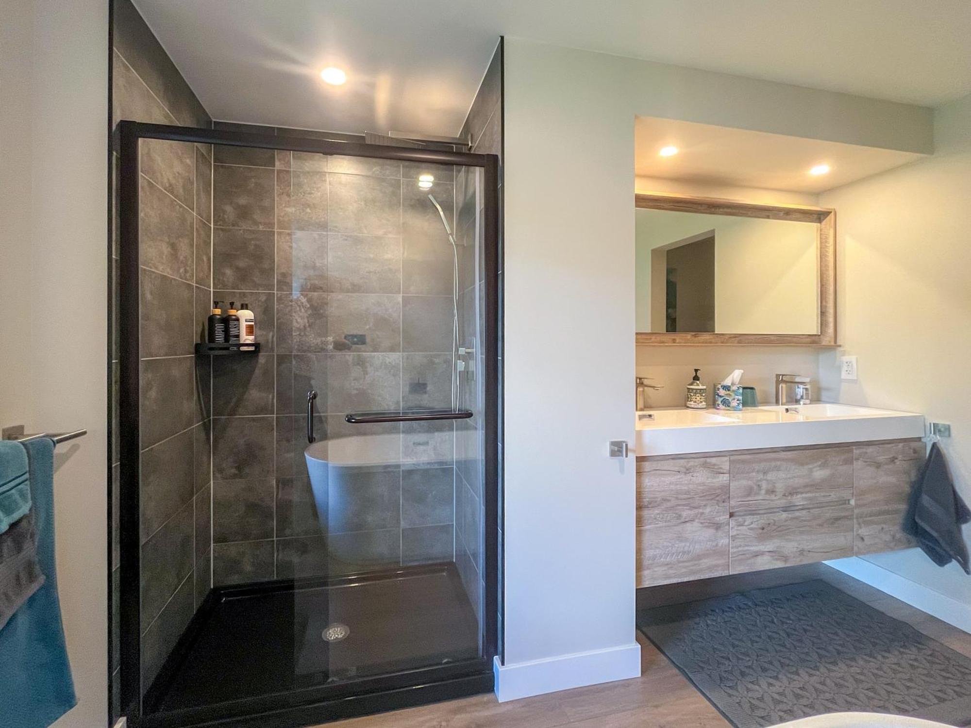 Kelowfornia Lakeview Retreat 킬로나 객실 사진