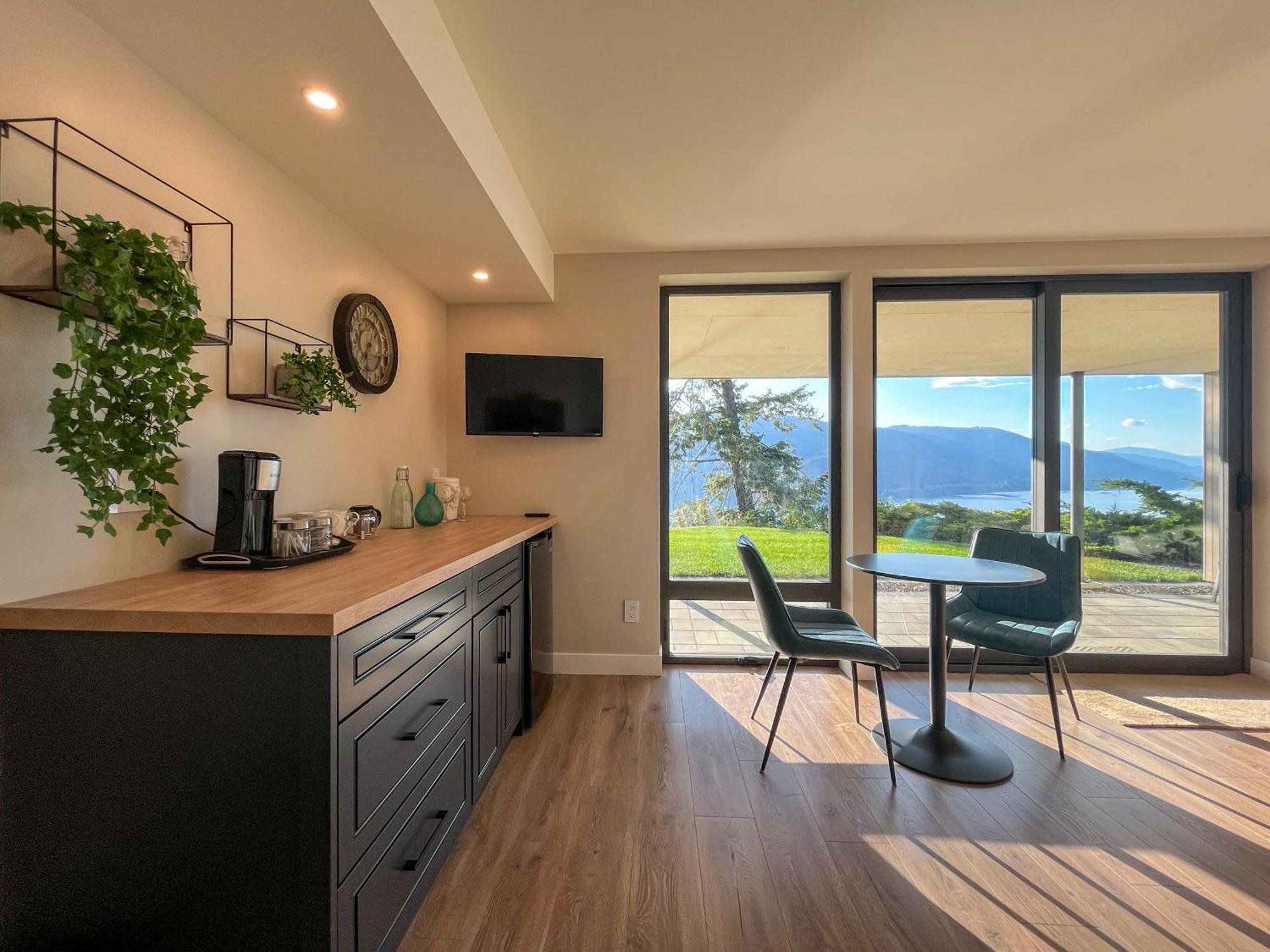 Kelowfornia Lakeview Retreat 킬로나 객실 사진