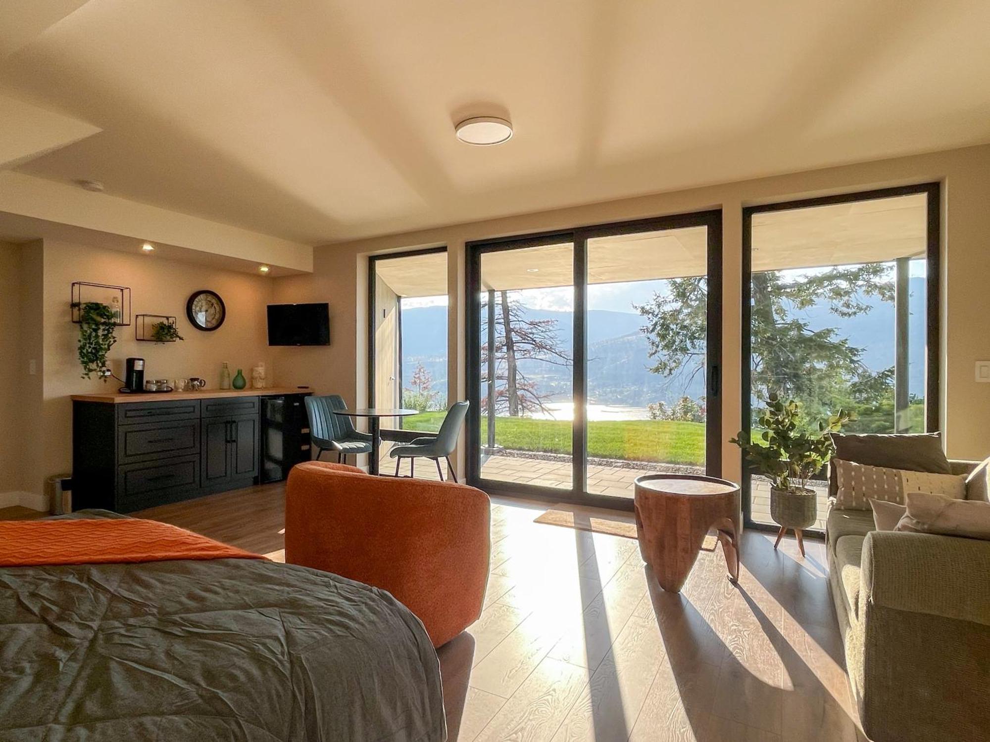 Kelowfornia Lakeview Retreat 킬로나 객실 사진