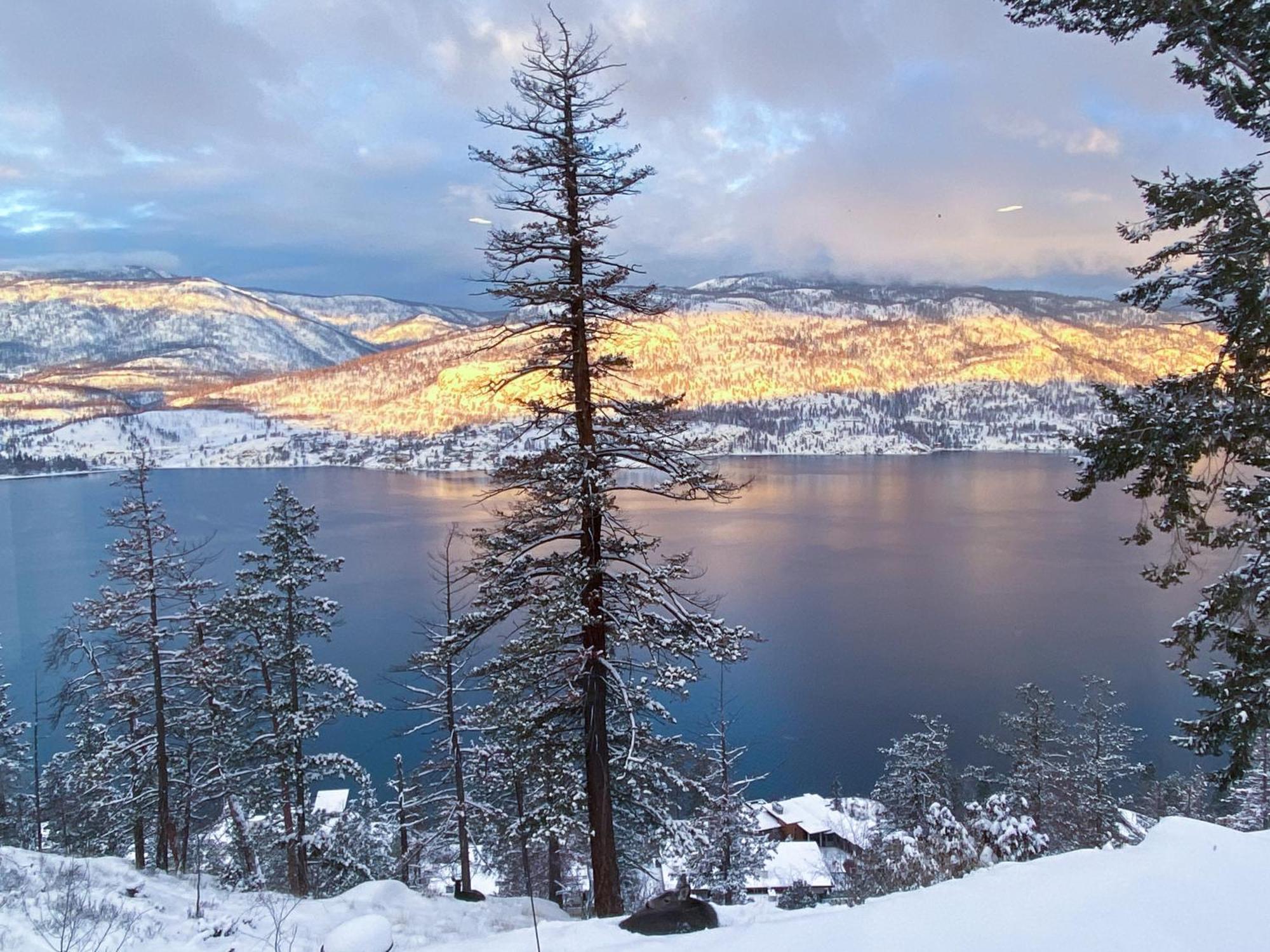 Kelowfornia Lakeview Retreat 킬로나 외부 사진